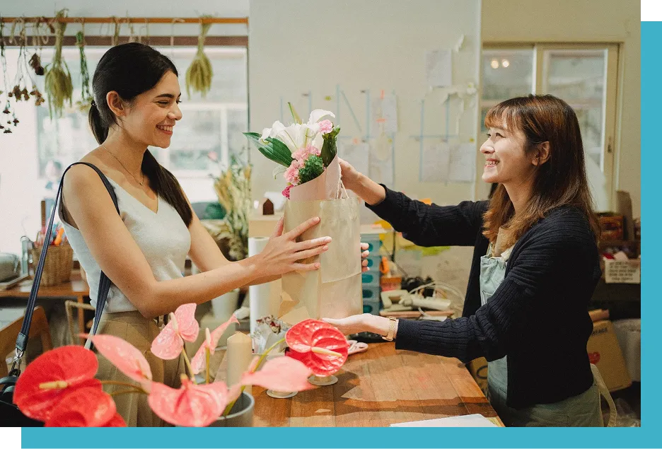 girl buy the flower