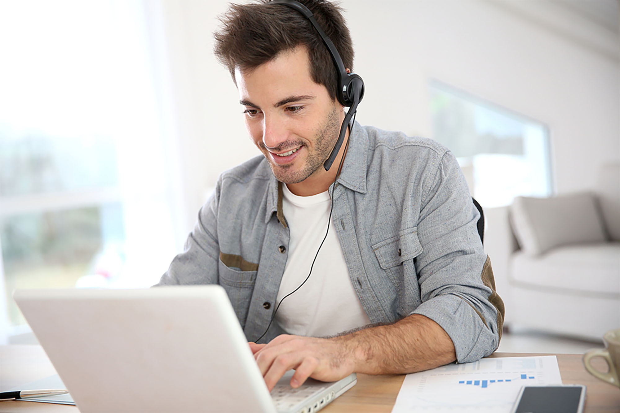 Customer service rep working on online training